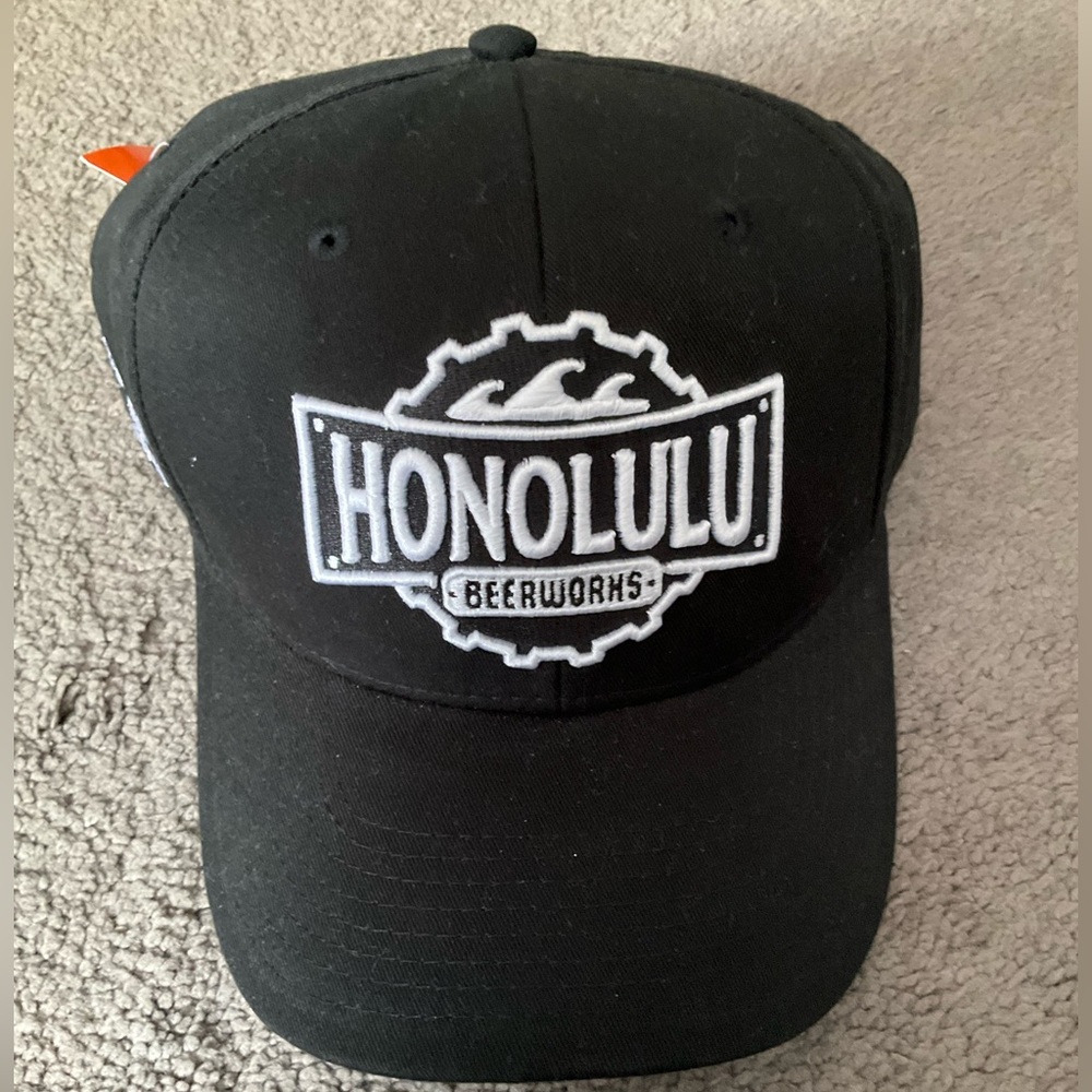 Honolulu Beerworksbaseball cap.